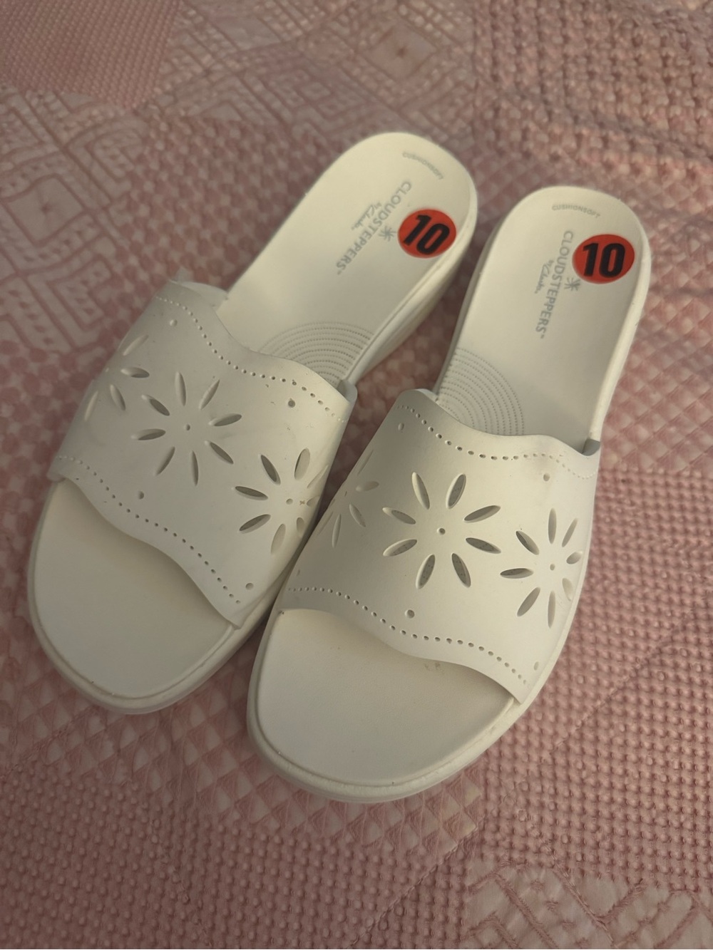 Clarks Cloudsteppers Women's Slide Sandals White Size 10 NWT Comfort Shoes